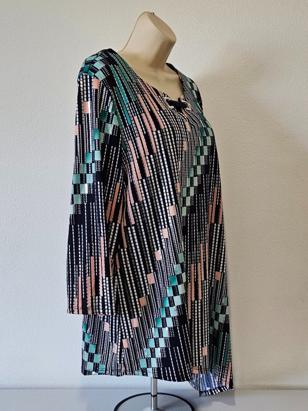 JM Collection Geometric Asymmetrical Tunic Blouse - Picture 5 of 9
